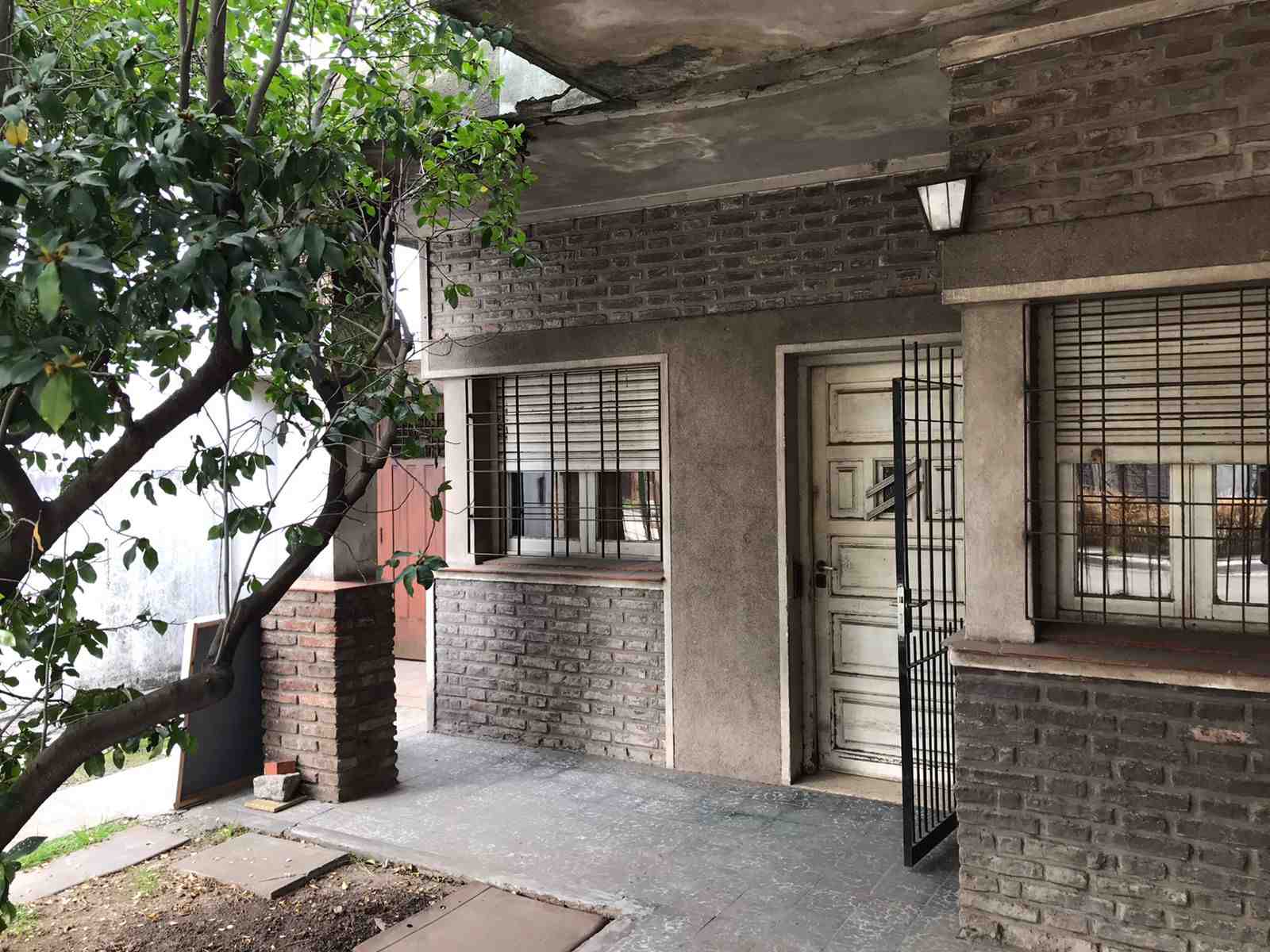 Casa con Local en Venta en Ituzaingo