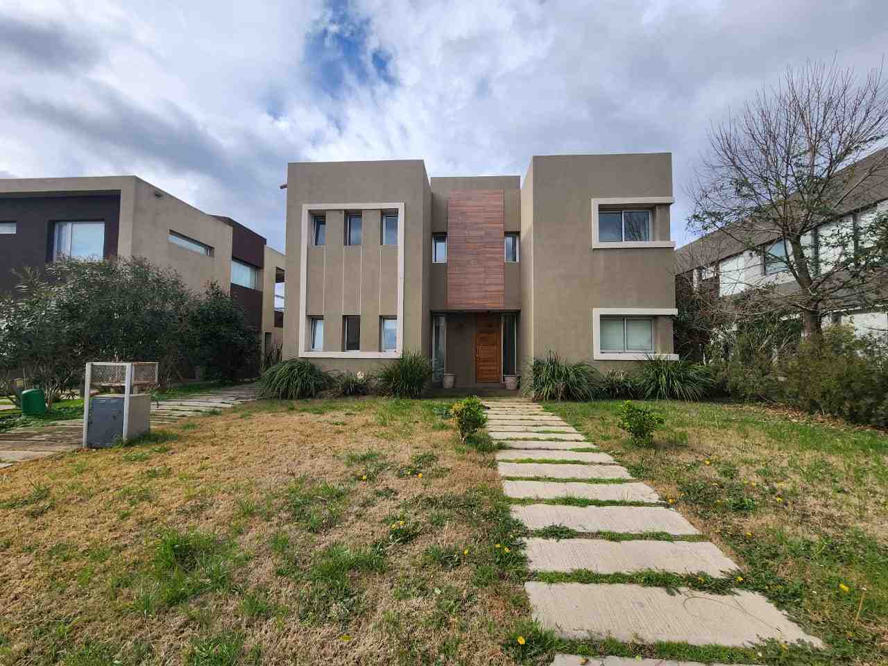 Alquiler de Casa en Barrio Brisas de Adrogue 