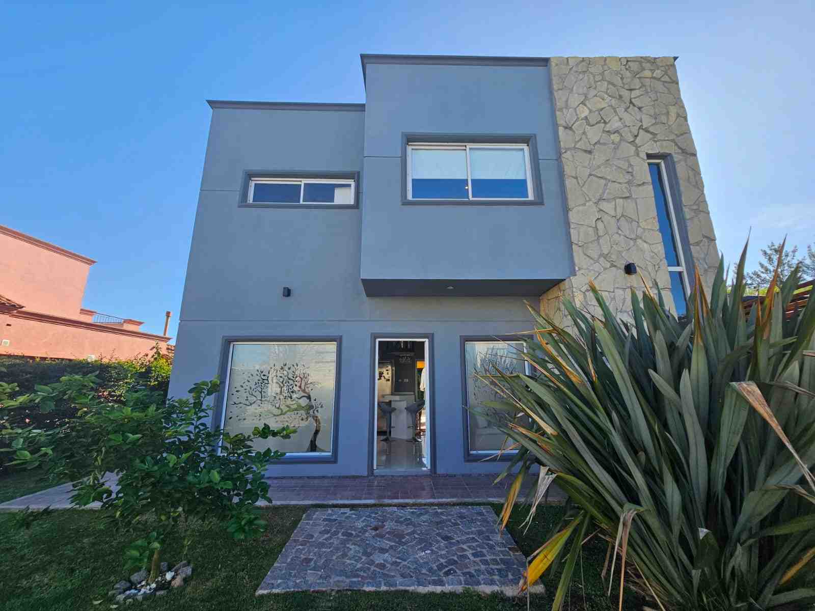 Casa en venta - Barrio Los Robles - Pilar 