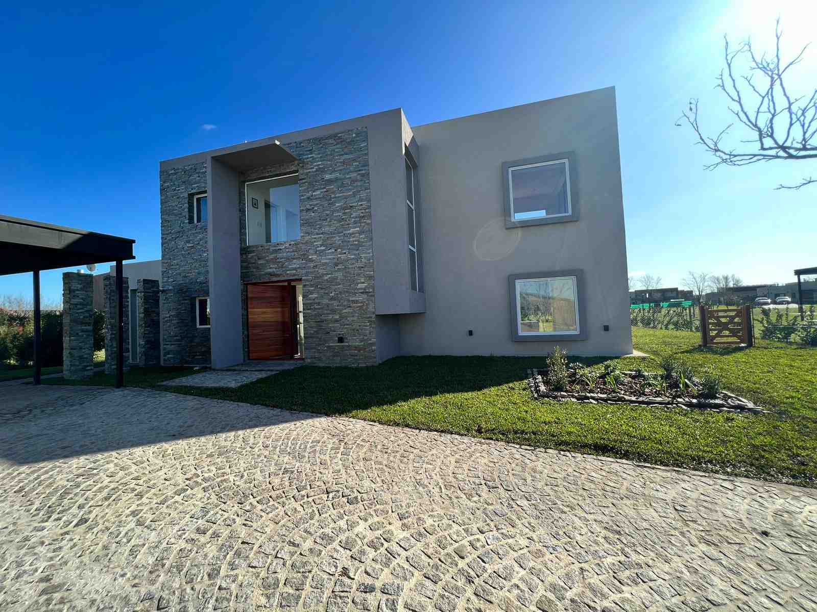 Casa en venta - Barrio el Cantón Golf, Escobar. 